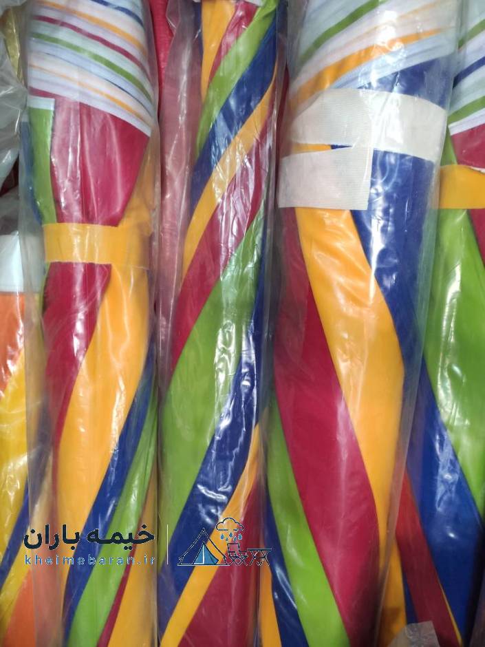 سایه بان مدل U07 با جنس پارچه پلی‌استر و ستون آهنی قطر 2.2 سانتی‌متر، با ابعاد 200x200x250 سانتی‌متر، دارای قابلیت تنظیم ارتفاع، مناسب کمپینگ و طبیعت‌گردی
